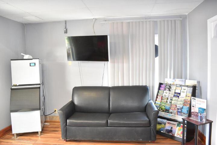 Shared lounge/TV area