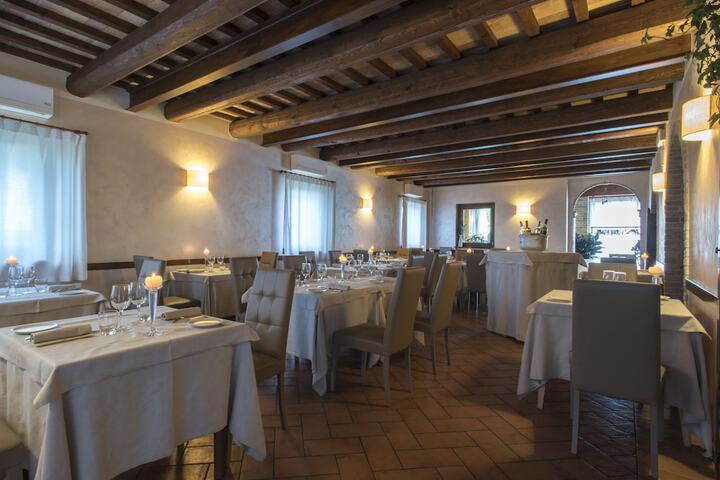 Dining 70 of 95