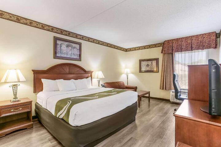 1 King Bed (1 of 9)