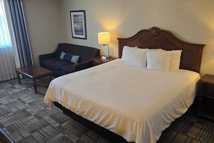 1 King Bed Sofa Bed Microwave and Refrigerator WiFi Full Breakfast (16 of 33)