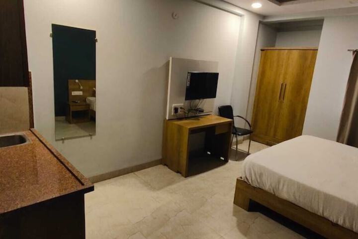 Room 10 of 17