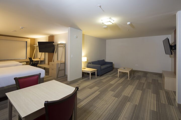 Room 8 of 34