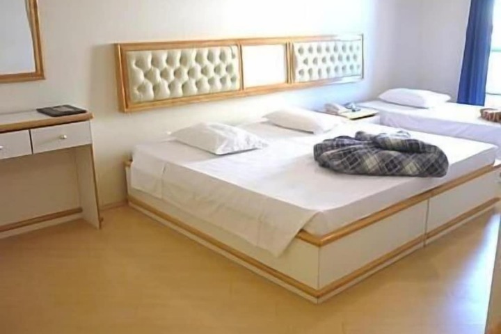 Room 14 of 60