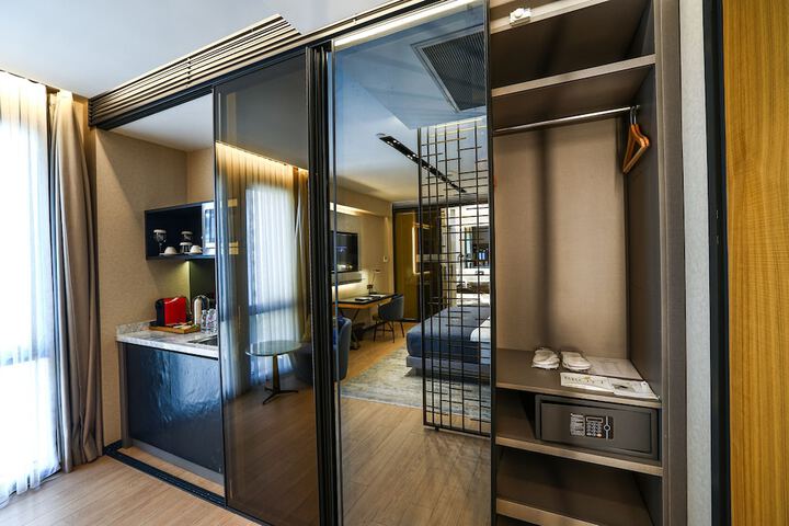 Room 41 of 80