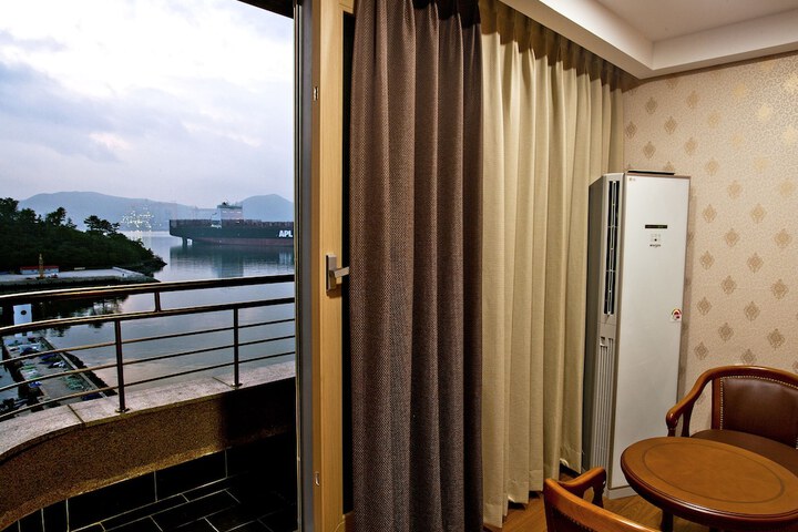 Room 29 of 63