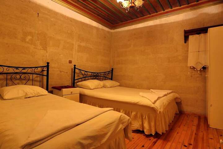 Room 6 of 10