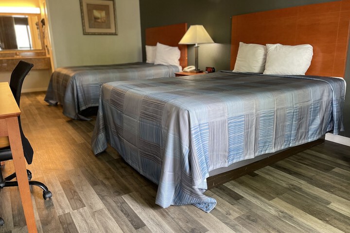 2 Queen Beds (4 of 11)