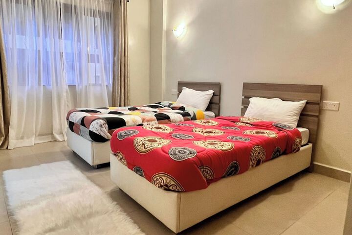 Room 9 of 32