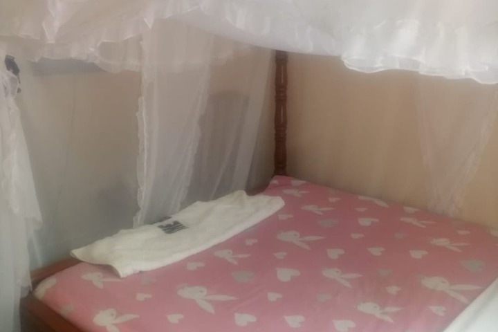 Room 5 of 12