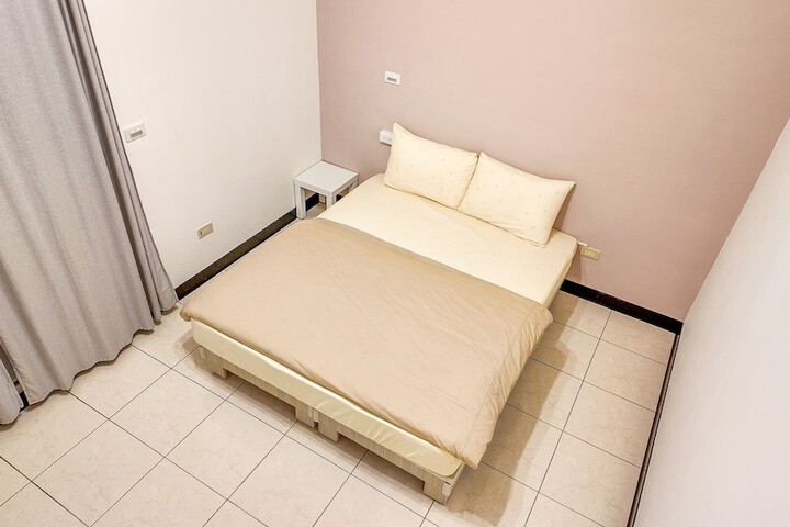 Room 13 of 93