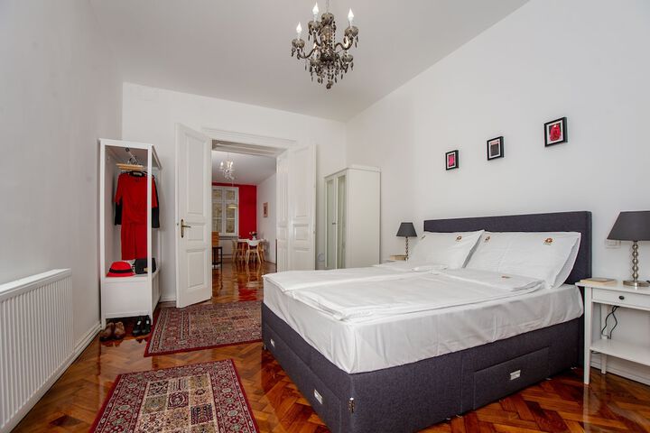 Room 5 of 12