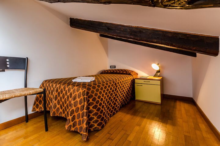 Room 7 of 25