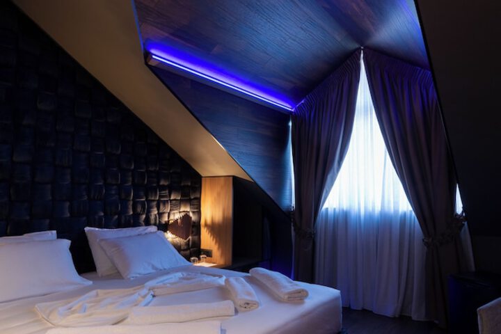 Room 16 of 141