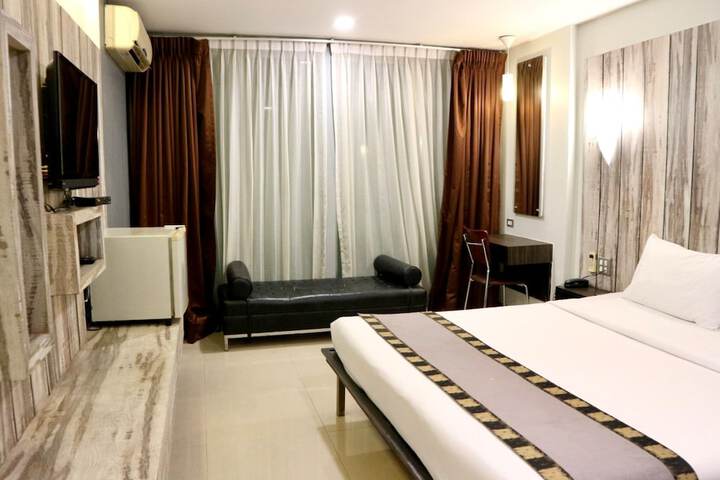 Room 9 of 30