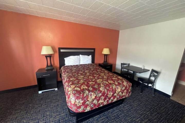 Room 4 of 10