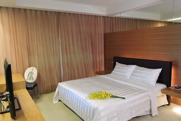 Room 8 of 27