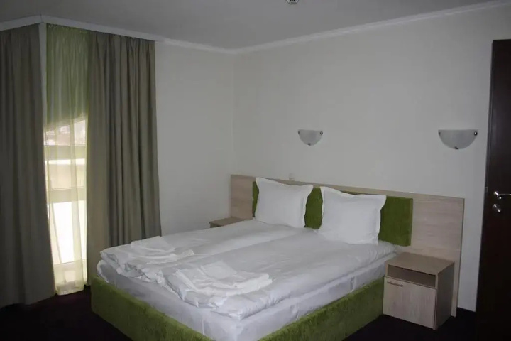 Room 4 of 14