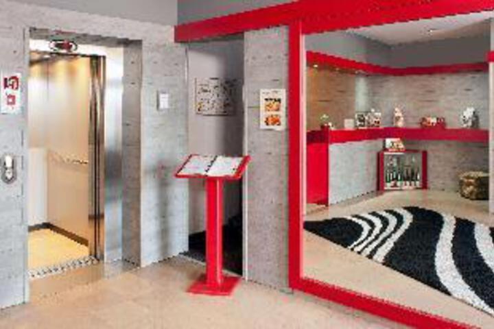 Entrance & Lobby