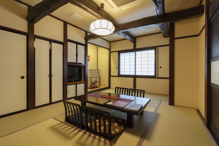 Room 12 of 110