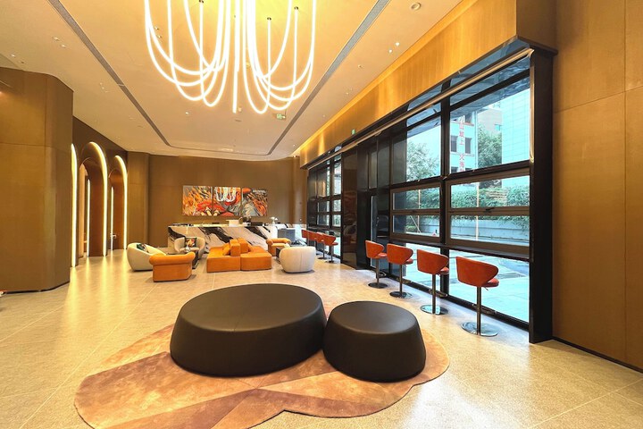 Ballroom/Hall 60 of 79