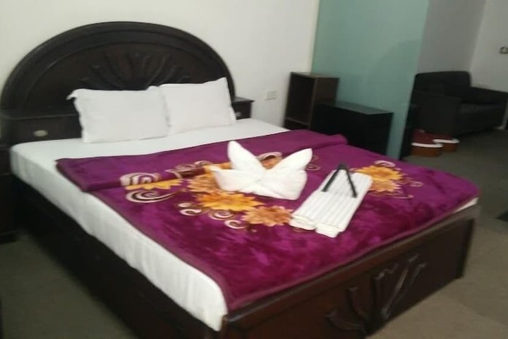 Room 9 of 26