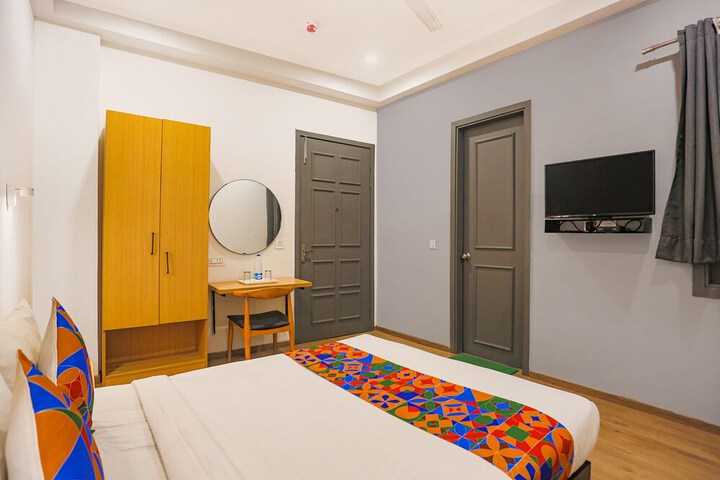 Room 15 of 25
