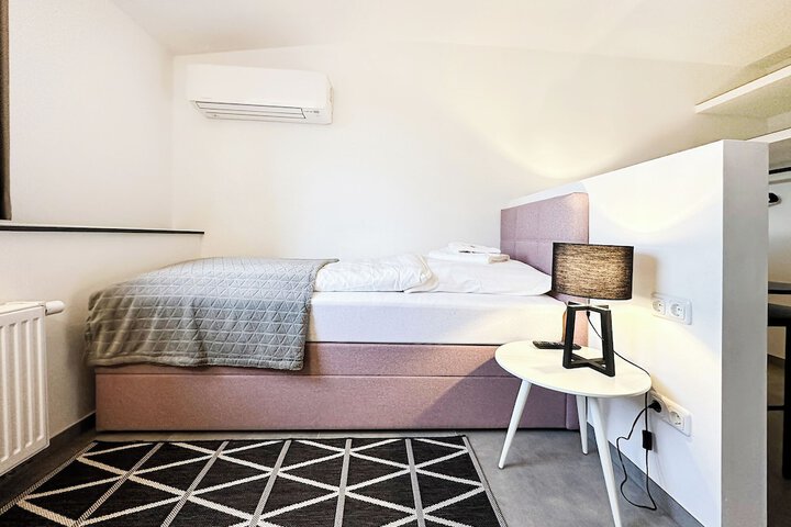 Room 80 of 179