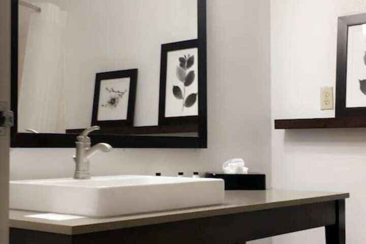 Bathroom sink