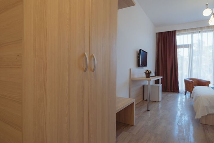 Room 9 of 30