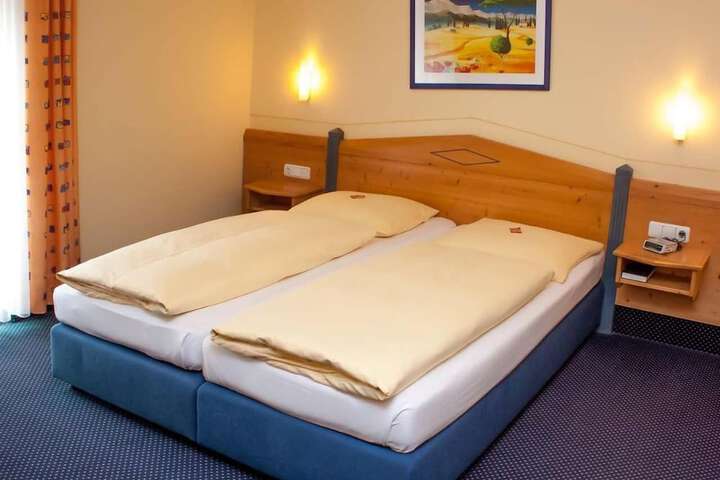 Room 10 of 36