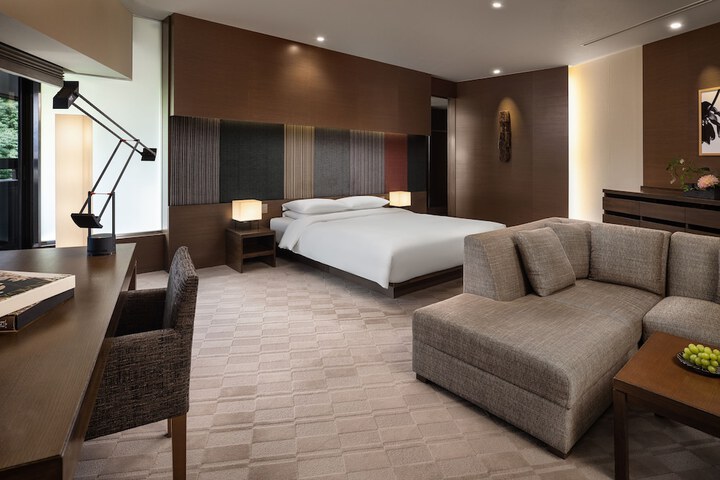 Room 16 of 108