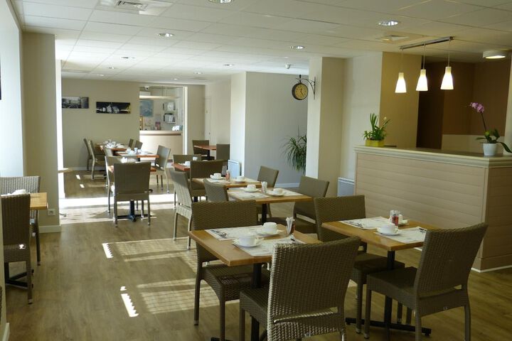 Dining 45 of 60