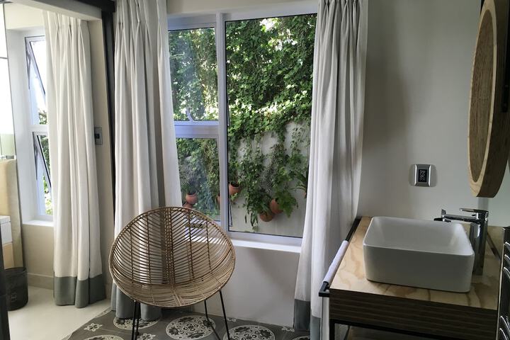 Room 32 of 83