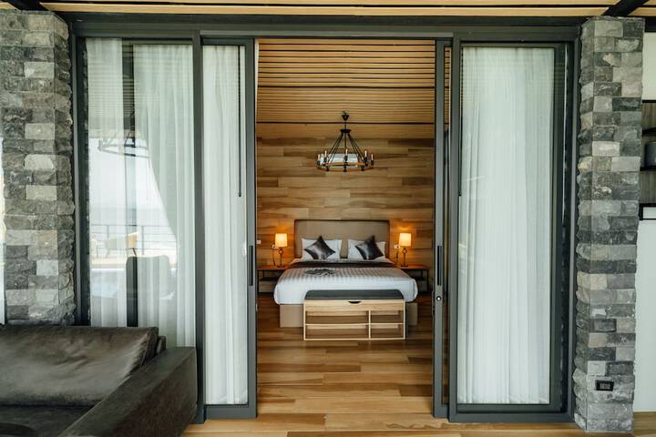 Room 4 of 211