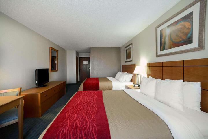 1 King Bed (5 of 11)