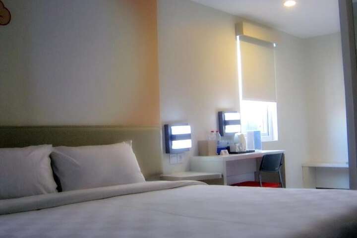 Room 16 of 38