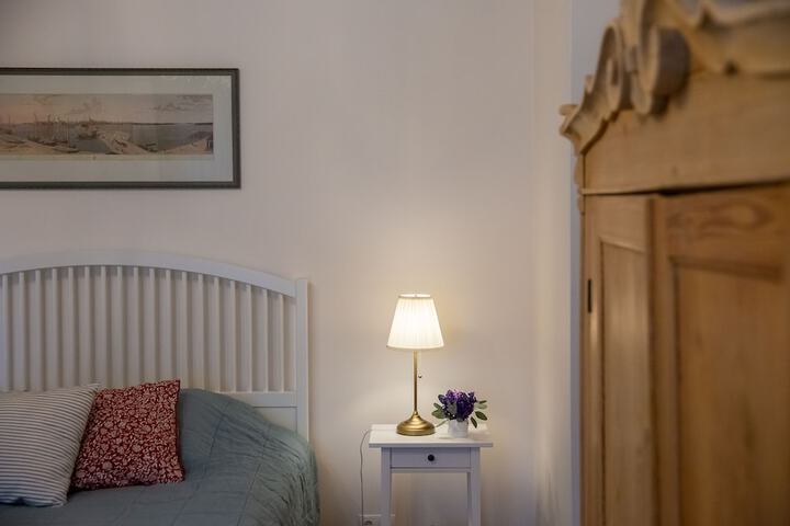 Room 93 of 149