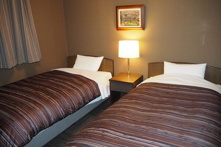 Room 5 of 32
