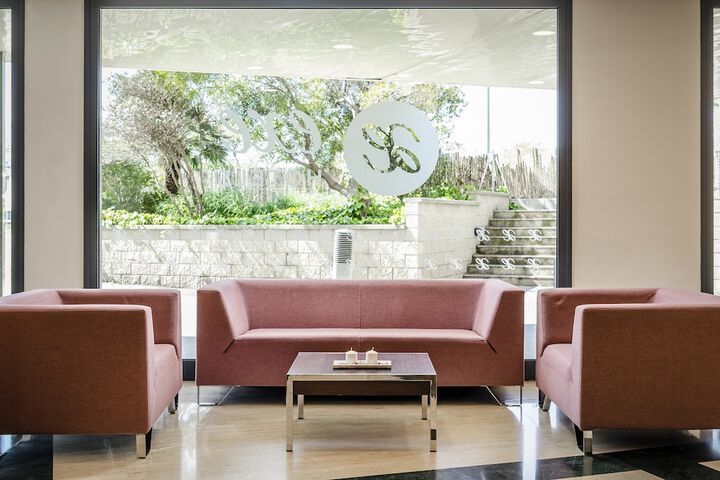 Entrance & Lobby