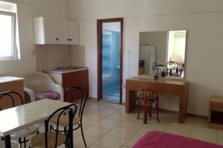 Room 10 of 13