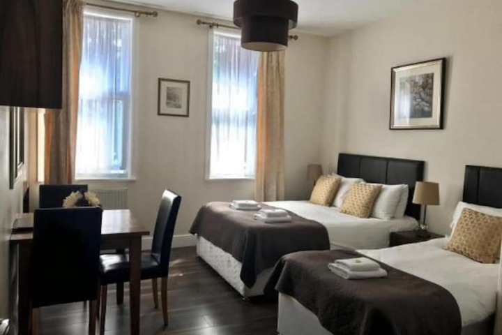 Room 4 of 25