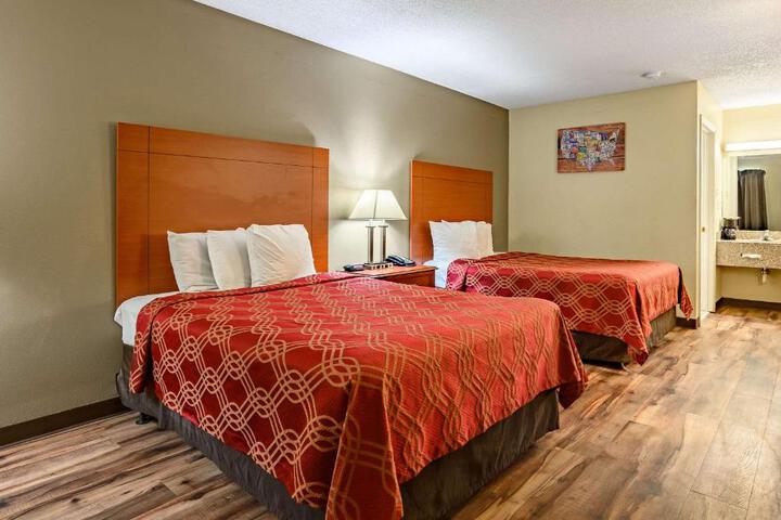 2 Double Beds (4 of 6)