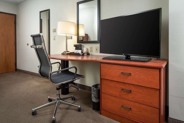 Standard Room, King or Two Doubles (4 of 8)