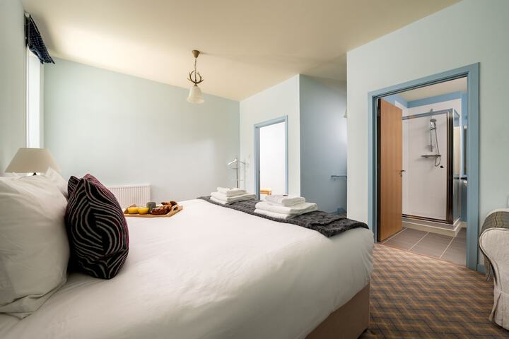 Room 146 of 691