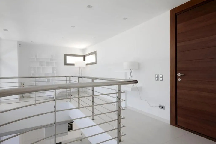 Room 5 of 10