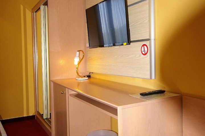Room 13 of 42