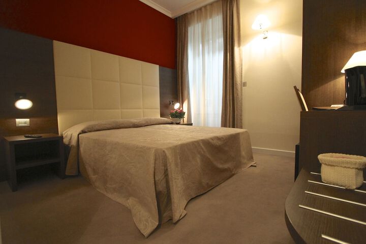 Room 7 of 27