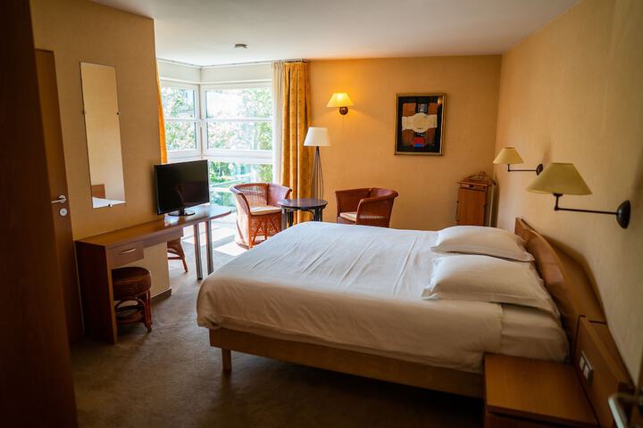 Room 4 of 60