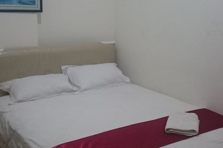 Room 9 of 32