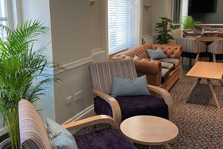 Lounge 55 of 59